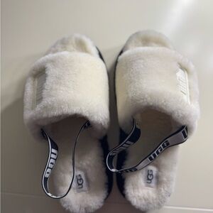 UGG Slipper/Slides- size 9